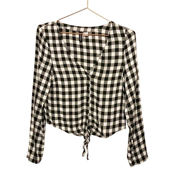 H&M Tops - H&M Buffalo check cropped front tie button down size 0